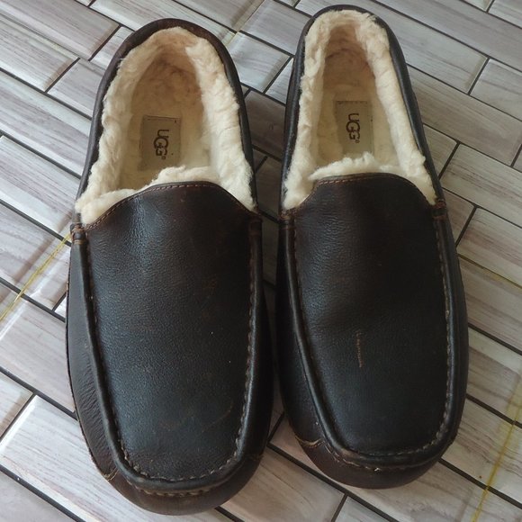 SIZE 11. UGG shearling lined leather slippers/loafers. main image 14
